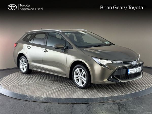 Toyota Corolla Estate, Petrol Hybrid, 2022, Green