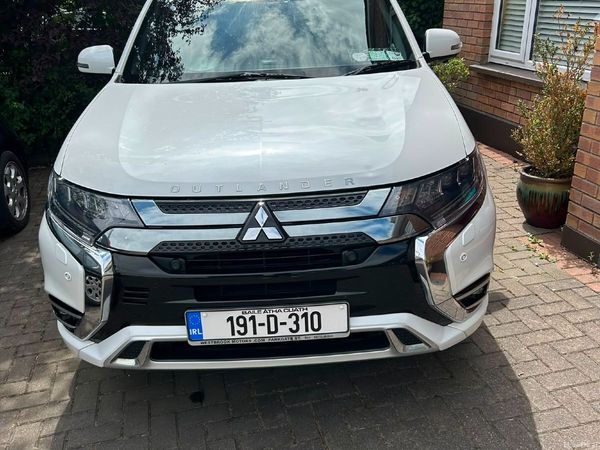 Mitsubishi Outlander SUV, Petrol Plug-in Hybrid, 2019, White