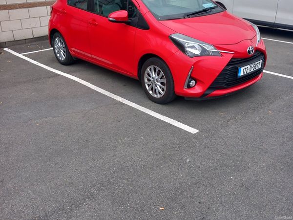 Toyota Yaris Hatchback, Petrol, 2017, Red