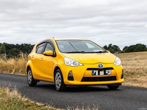 Toyota Aqua Hatchback, Petrol Hybrid, 2014, Yellow