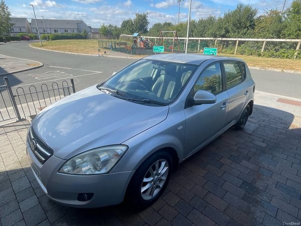 Kia Ceed Hatchback, Diesel, 2009, Silver