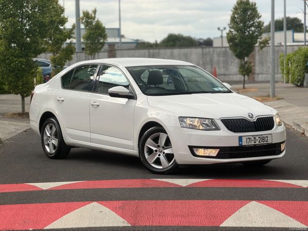 Skoda Octavia Saloon, Diesel, 2017, White
