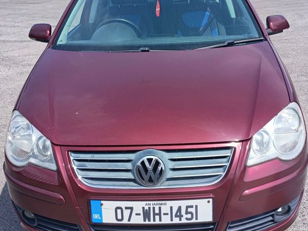 Volkswagen Polo Hatchback, Petrol, 2007, Red