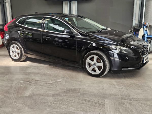 Volvo V40 Hatchback, Diesel, 2016, Black