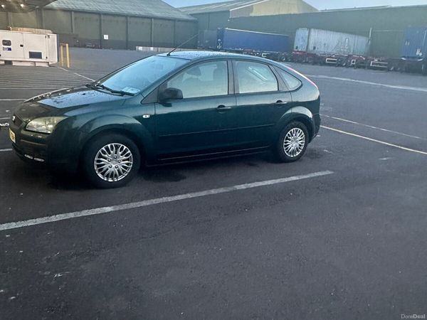 Ford Focus Hatchback, Petrol, 2006, Green