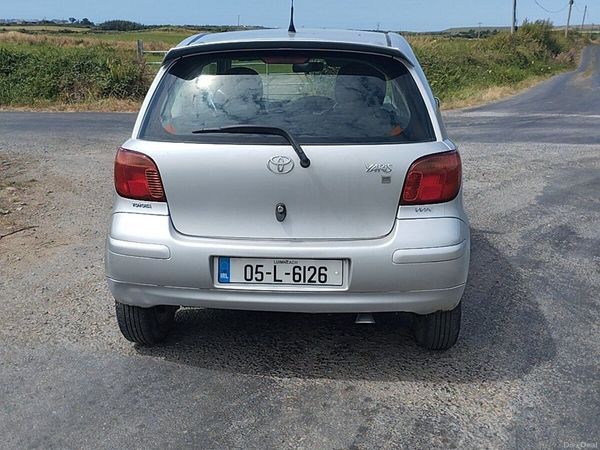 Toyota Yaris Hatchback, Petrol, 2005, Silver