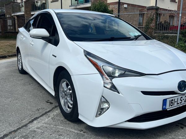 Toyota Prius Hatchback, Petrol Hybrid, 2016, White
