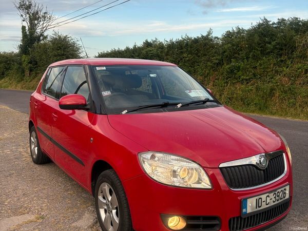 Skoda Fabia Hatchback, Petrol, 2010, Red