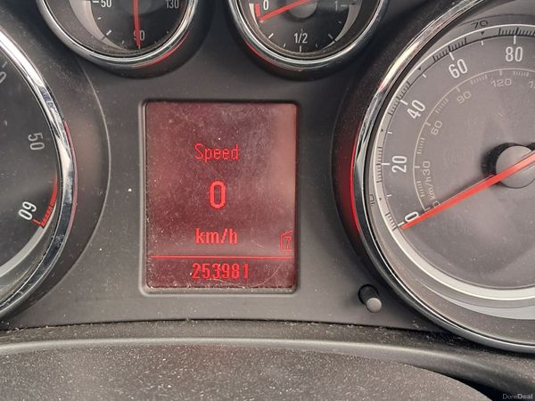 Vauxhall Insignia Hatchback, Diesel, 2011, Silver