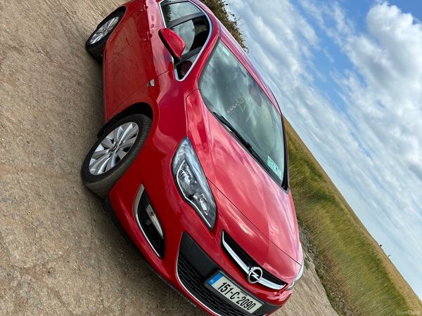 Opel Astra Hatchback, Diesel, 2015, Red