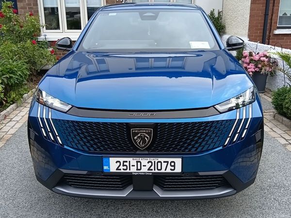 Peugeot 3008 MPV, Petrol, 2025, Blue