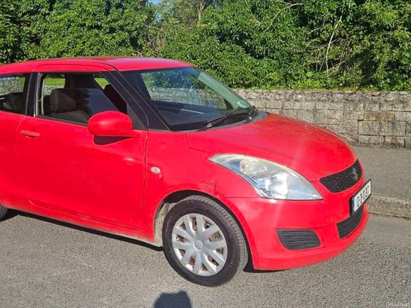 Suzuki Swift Hatchback, Petrol, 2010, Red
