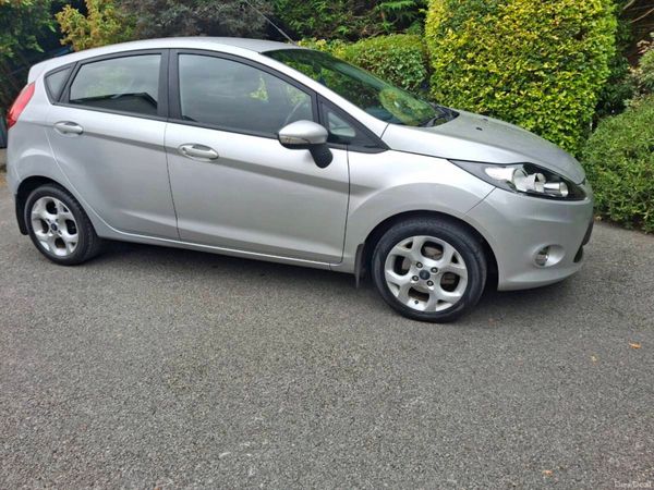 Ford Fiesta Hatchback, Petrol, 2012, Silver