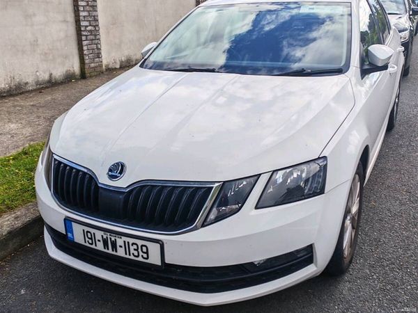 Skoda Octavia Saloon, Diesel, 2019, White