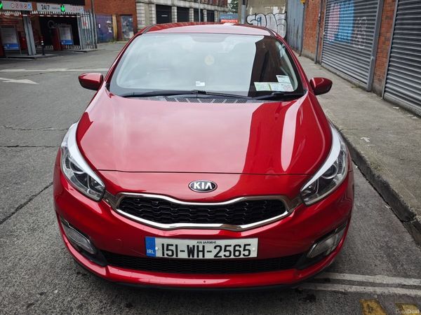 Kia Ceed Hatchback, Petrol, 2015, Red