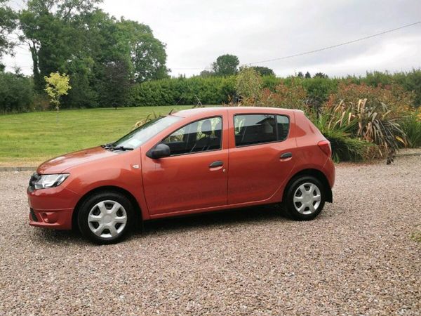 Dacia Sandero Hatchback, Petrol, 2015, Red