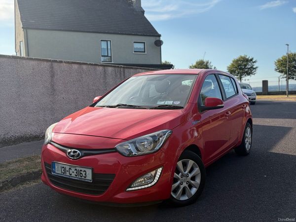 Hyundai i20 Hatchback, Petrol, 2013, Red