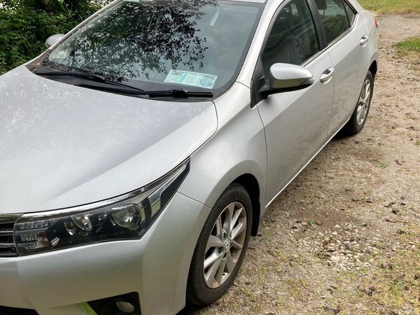 Toyota Corolla Saloon, Diesel, 2016, Silver