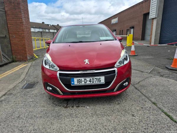 Peugeot 208 Hatchback, Diesel, 2018, Red