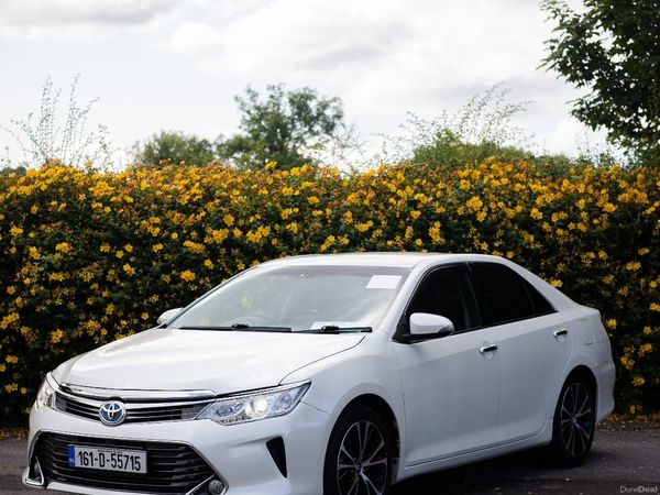Toyota Camry Saloon, Petrol Hybrid, 2016, White