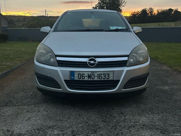 Opel Astra Hatchback, Petrol, 2006, Silver