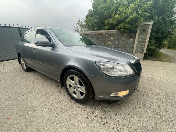 Skoda Octavia Saloon, Diesel, 2013, Grey