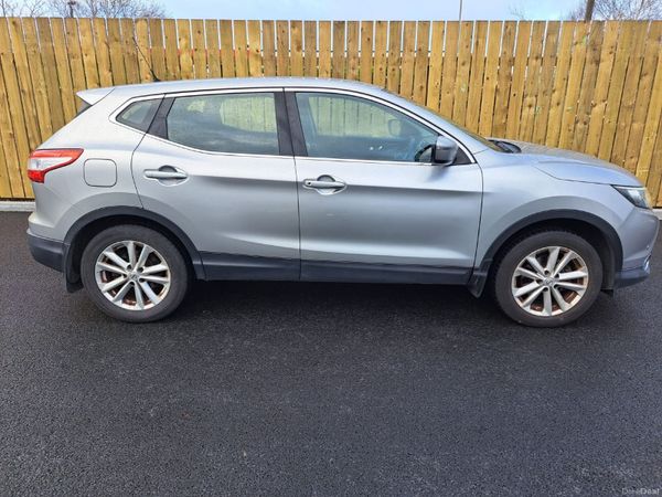 Nissan Qashqai Hatchback, Diesel, 2015, Silver