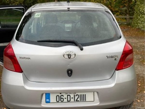 Toyota Yaris Hatchback, Petrol, 2006, Silver