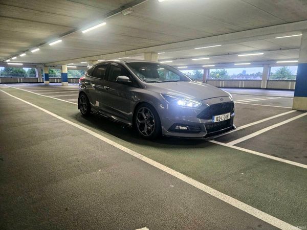 Ford Focus Hatchback, Diesel, 2016, Grey