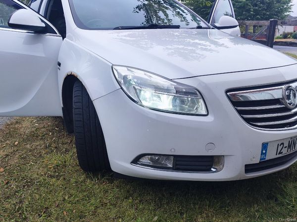 Vauxhall Insignia Hatchback, Diesel, 2012, White