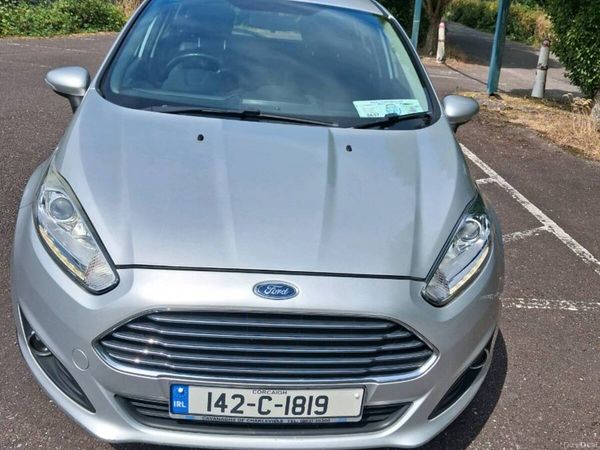Ford Fiesta Hatchback, Petrol, 2014, Silver