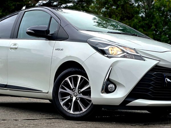Toyota Yaris MPV, Petrol Hybrid, 2020, White