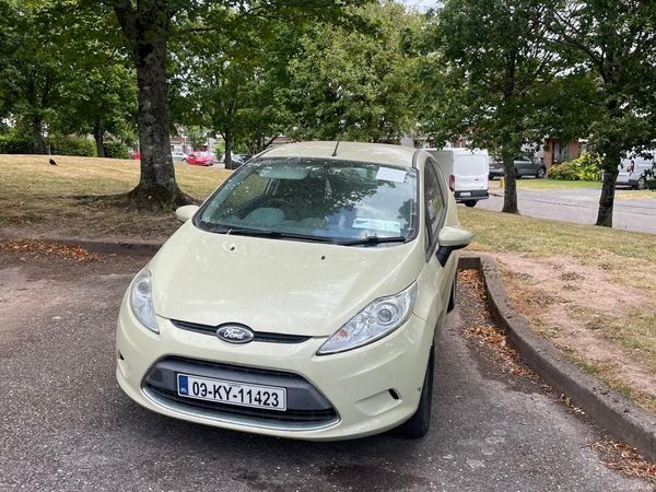 Ford Fiesta Hatchback, Petrol, 2009, Green