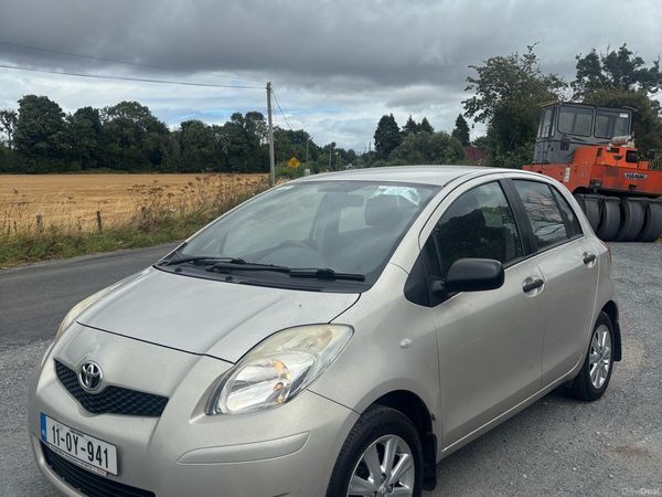 Toyota Yaris Hatchback, Petrol, 2011, Gold