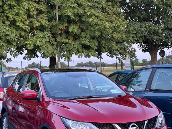 Nissan Qashqai SUV, Petrol, 2017, Red