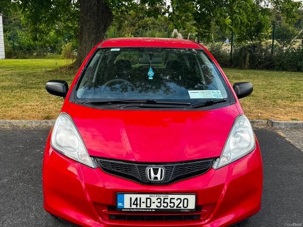 Honda Jazz Hatchback, Petrol, 2014, Red