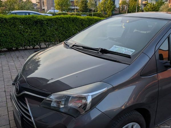 Toyota Yaris Hatchback, Petrol, 2015, Grey