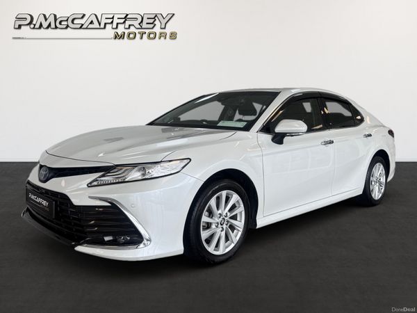 Toyota Camry Saloon, Petrol Hybrid, 2021, White