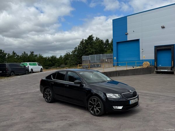 Skoda Octavia Saloon, Diesel, 2015, Black