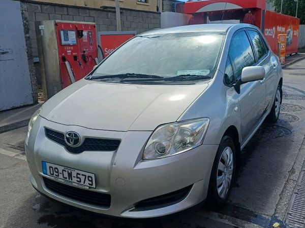 Toyota Auris Hatchback, Diesel, 2009, Silver