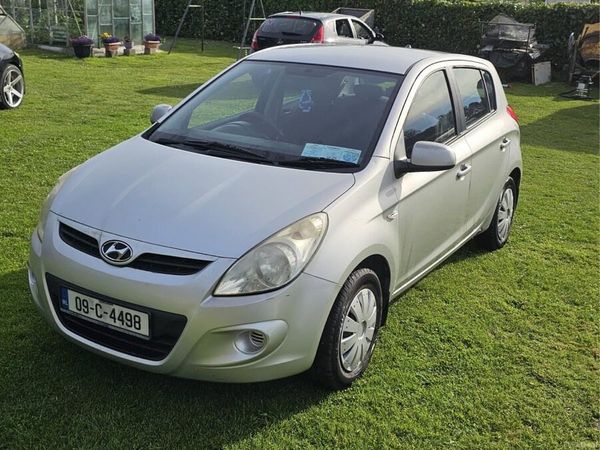 Hyundai i20 Hatchback, Petrol, 2009, Silver