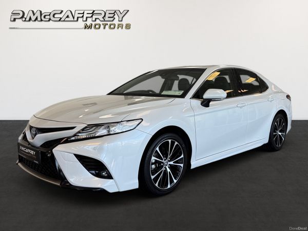 Toyota Camry Saloon, Petrol Hybrid, 2021, White