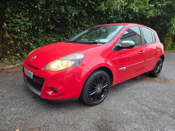 Renault Clio Hatchback, Diesel, 2012, Red