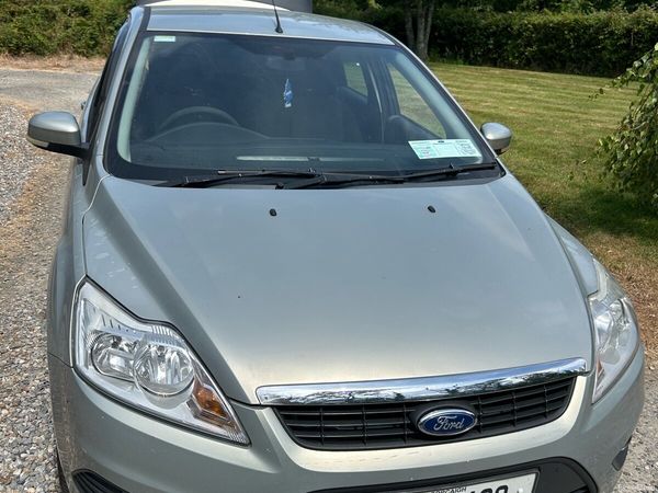 Ford Focus Hatchback, Diesel, 2010, Gold