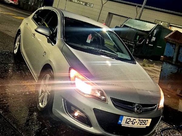 Vauxhall Astra Hatchback, Diesel, 2012, Silver