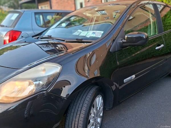 Renault Clio Hatchback, Diesel, 2011, Black