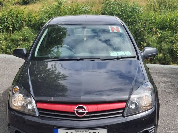 Opel Astra Hatchback, Petrol, 2006, Black