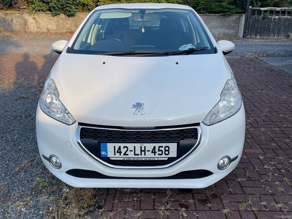 Peugeot 208 Hatchback, Petrol, 2014, White