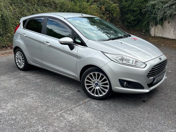 Ford Fiesta Hatchback, Petrol, 2014, Silver