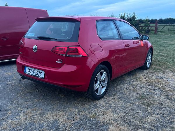 Volkswagen Golf Hatchback, Diesel, 2014, Red